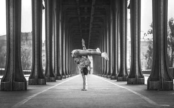 Beauty dance Photo by Dimitry Roulland