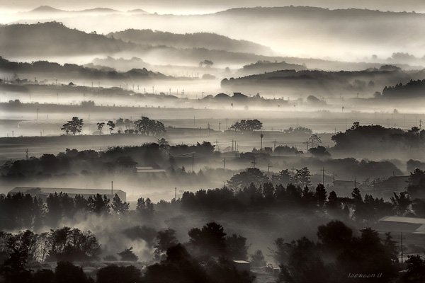 Black and white Landscape Photography by jaewoon u