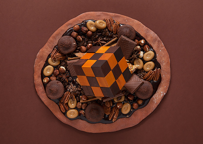 Unique Food decor by black pizza 01