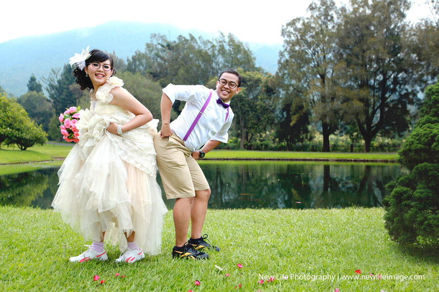 Funny poses for pre wedding ideas