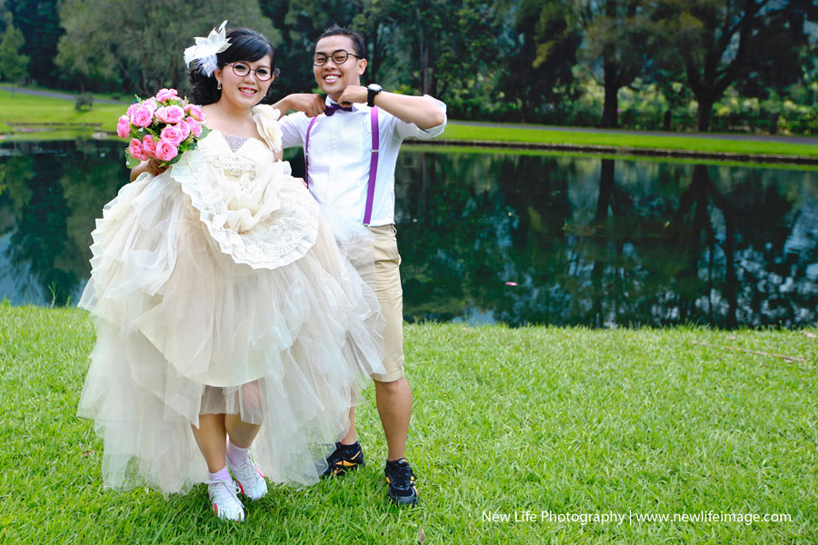 10 Great Pose Ideas for a Bride & Groom