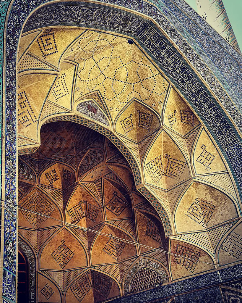The Hypnotizing Beauty Of Iranian Mosque Ceilings 13