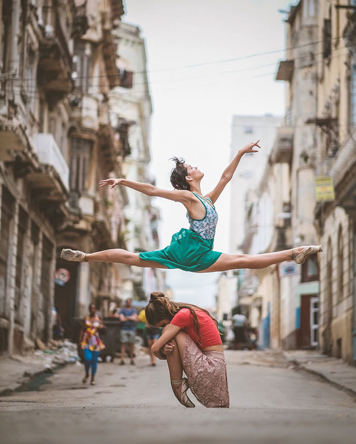 Omar Robles Captures Ballet Dancers Practicing On The Streets Of Cuba 99