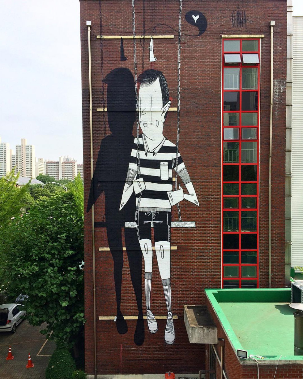 Creative Black and White Street Art by Alex Senna | 99inspiration