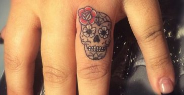 Ähnliches Foto Skull Finger Tattoos, Skull Tattoo, Skull Hand Tattoo